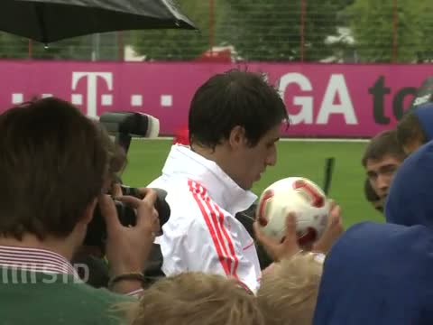 Bayern-Fans bejubeln 40-Millionen-Mann Martinez