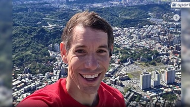 Ohne Sicherung! Kletter-Star erklimmt ikonisches Hochhaus Ohne Sicherung! Kletter-Star erklimmt ikonisches Hochhaus