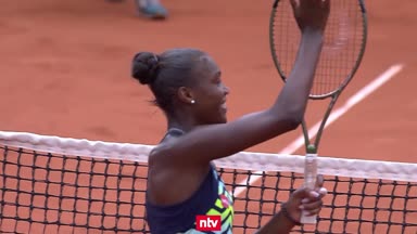 Tennis-Teenie Noma Noha Akugue begeistert Hamburg
