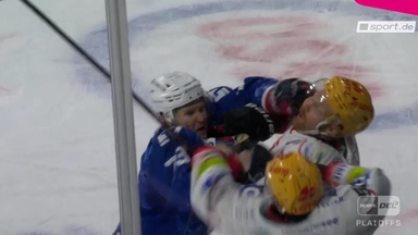 Massen-Prügelei in den DEL-Playoffs Massen-Prügelei in den DEL-Playoffs