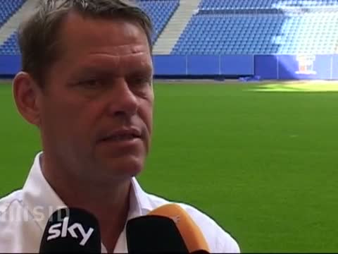 HSV hält an Oenning fest