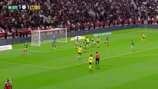 Ronaldo trifft, obwohl er gar nicht hinschaut