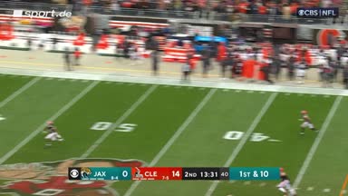 Interception! Trevor Lawrence schenkt den Ball her