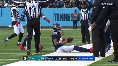 Interception! Trevor Lawrence von der Rolle