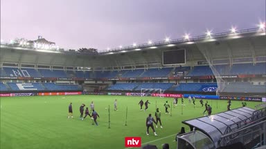 Leverkusen muss Regen und Kunstrasen trotzen