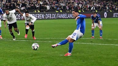 Ausgleich! Italien trifft per Elfer zum 3:3