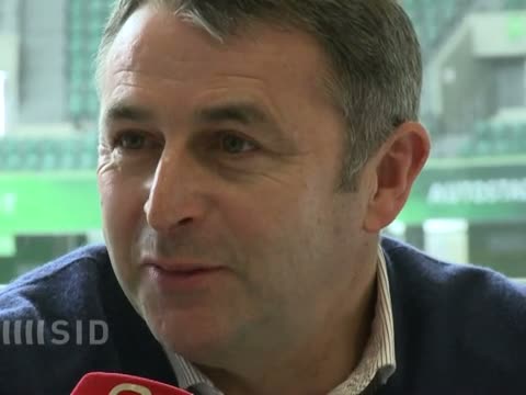 Wolfsburg-Manager Klaus Allofs glaubt an Chance auf Europapokal
