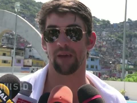 Superstar Phelps gibt Kindern in Rio Schwimmtraining