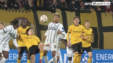 Dieser Fallrückzieher verfehlt sein Ziel Dieser Fallrückzieher verfehlt sein Ziel