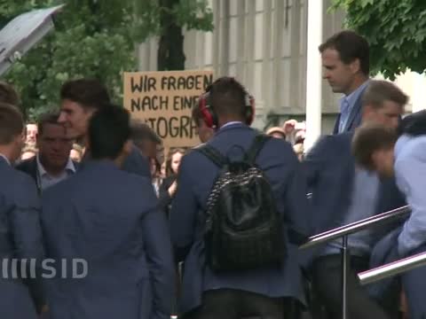 DFB-Team: Abflug in finale EM-Phase