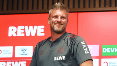 Coach Kwasniok rankt fünf Köln-Trikots