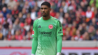 Diese Szene kostete SGE-Keeper Santos seinen Platz