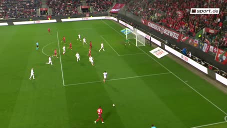Highlights: Die Schweiz taumelt, Spanien zaubert