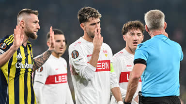 Kein Foul? Schiri nimmt VfB-Elfer zurück