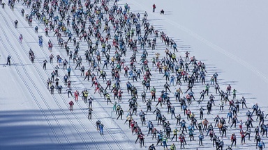Schweiß im Eis beim Marathon auf Skiern