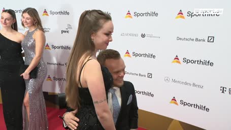 Jürgen Klopp rockt den Roten Teppich