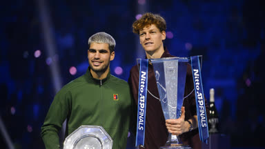 Sinner schlägt Alcaraz in packendem Finale Sinner schlägt Alcaraz in packendem Finale