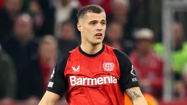 Angefressener Xhaka giftet gegen Schiri