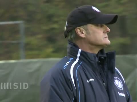 Armin Veh verlängert Vertrag in Frankfurt bis 2014