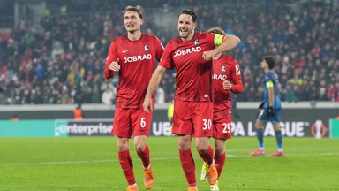 Highlights: Freiburg gewinnt trotz leerer Fankurve